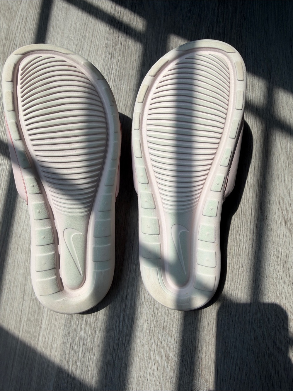 Nike Victori Light Pink Slide Sandals with Silver Logo - Picture 3 of 7